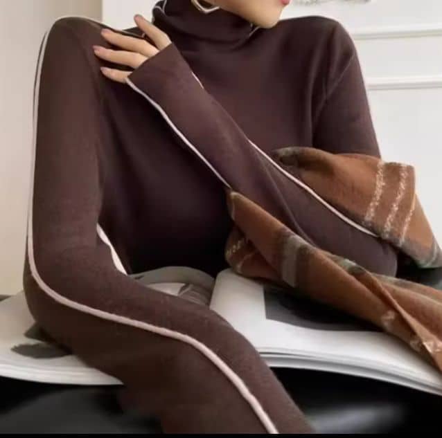 LOLA – JERSEY CUELLO ALTO ENTALLADO LISO