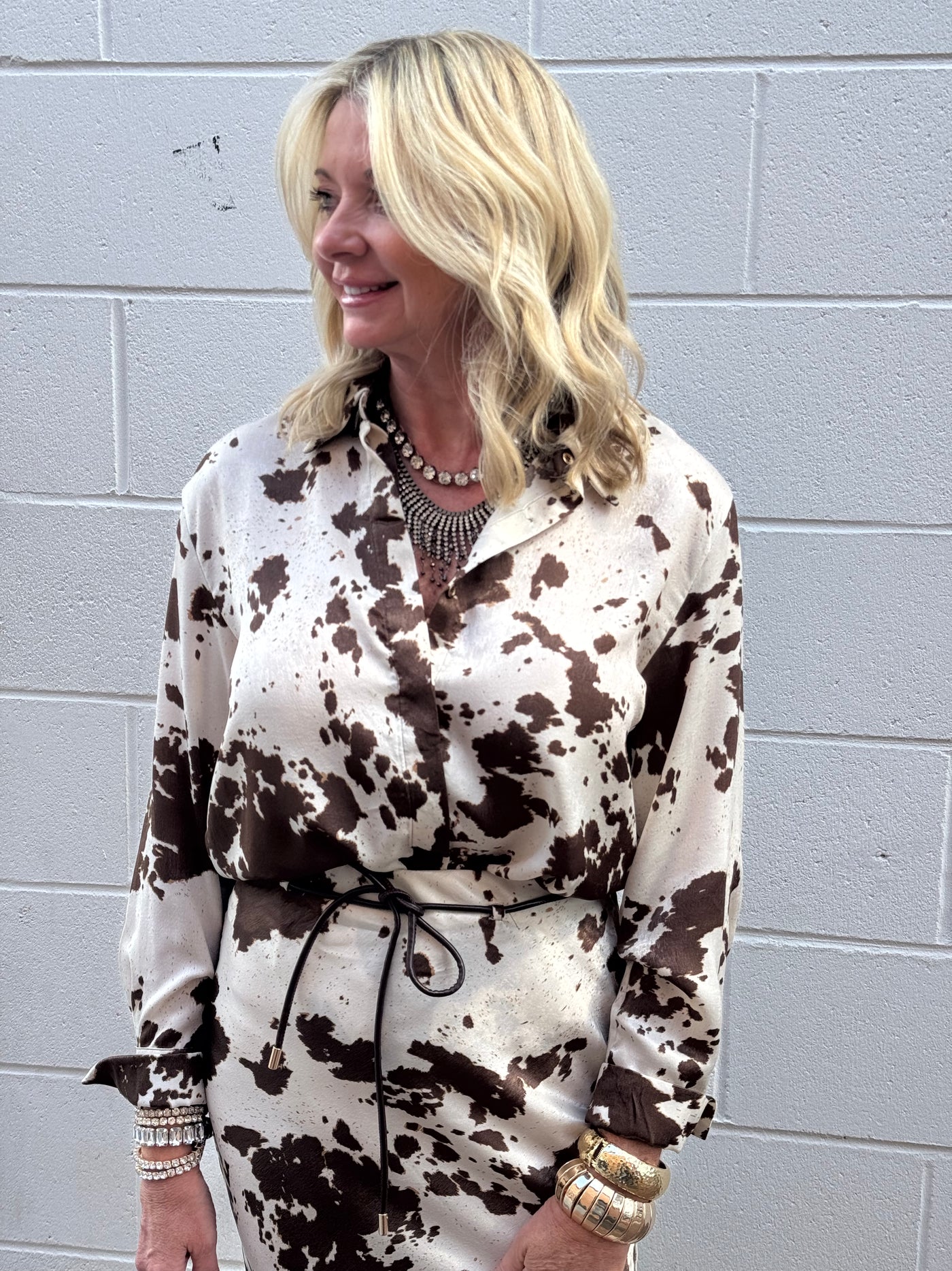 MARGA –  CONJUNTO CAMISA SATINADA Y FALDA