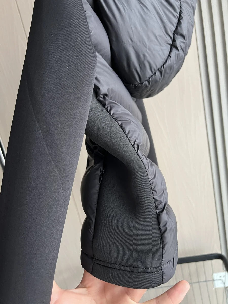 CARLA – CHAQUETA ACOLCHADA CON CAPUCHA LIGERA