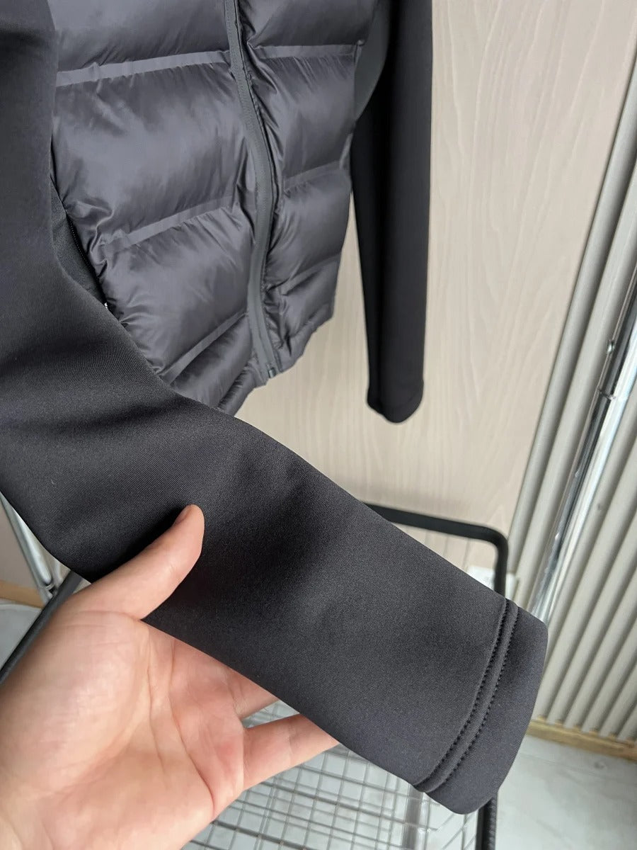 CARLA – CHAQUETA ACOLCHADA CON CAPUCHA LIGERA