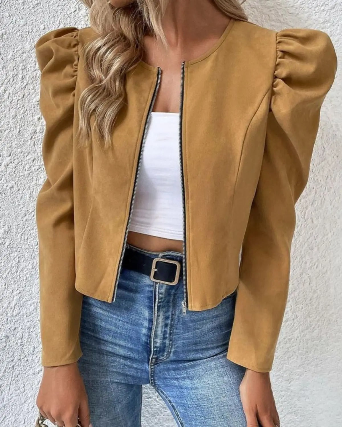 PILAR – CHAQUETA CON MANGAS ABULLONADAS