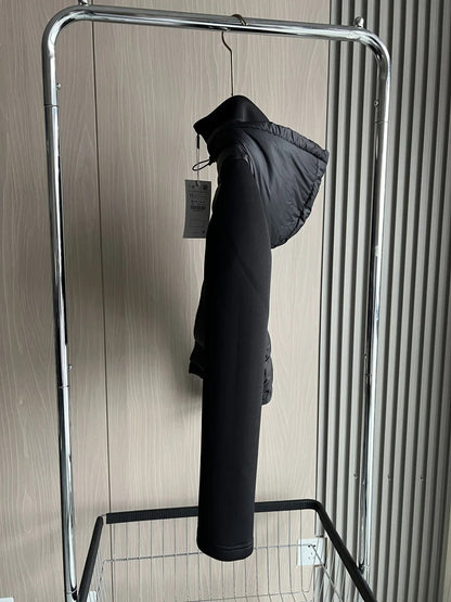 CARLA – CHAQUETA ACOLCHADA CON CAPUCHA LIGERA