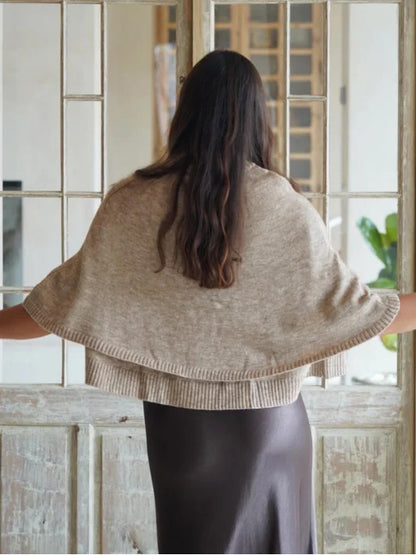 AMAYA - PONCHO DE PUNTO CON BOTONES